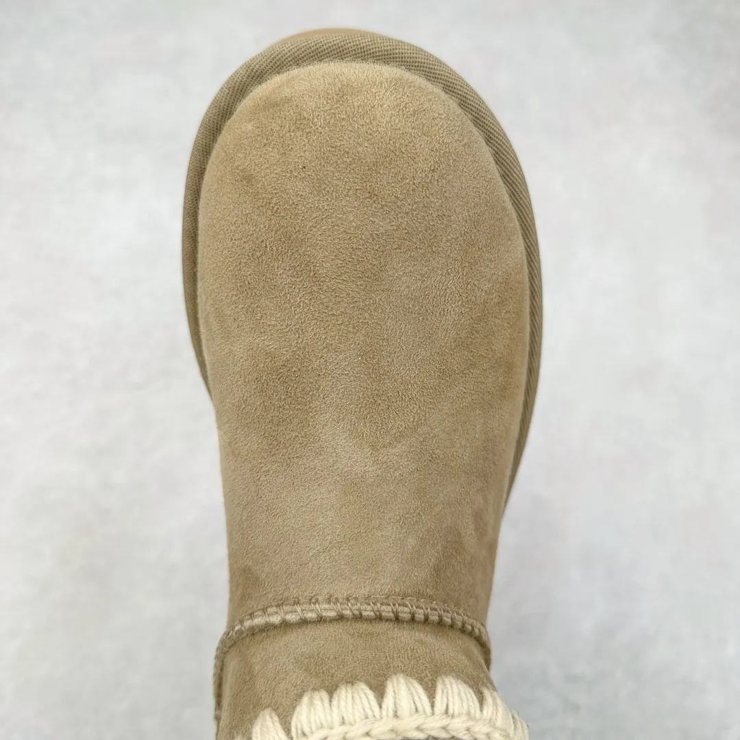 Pick up locally 💰520 UGG 6109G classic wooden buckle autumn and winter sheep fur all-in-one snow boots. All shoes are made from ZP. Longfeng A-grade Australian imported sheep fur all-in-one women's boots. Brand OEM production line. Fully follow the ZP process. Original pattern maker of the OEM. Adhering to the principle of no original shoes and no development selection. Pay attention to every detail. The most authentic version on the market TREADLITE "Light Wing" technology outsole Lightweight/durable/flexible/pile size: 35 36 37 38 39 40 Coding: by2936090